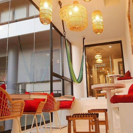 Blu Cabin Ari Stylish Gay Poshtel Bangkok Bagian luar foto