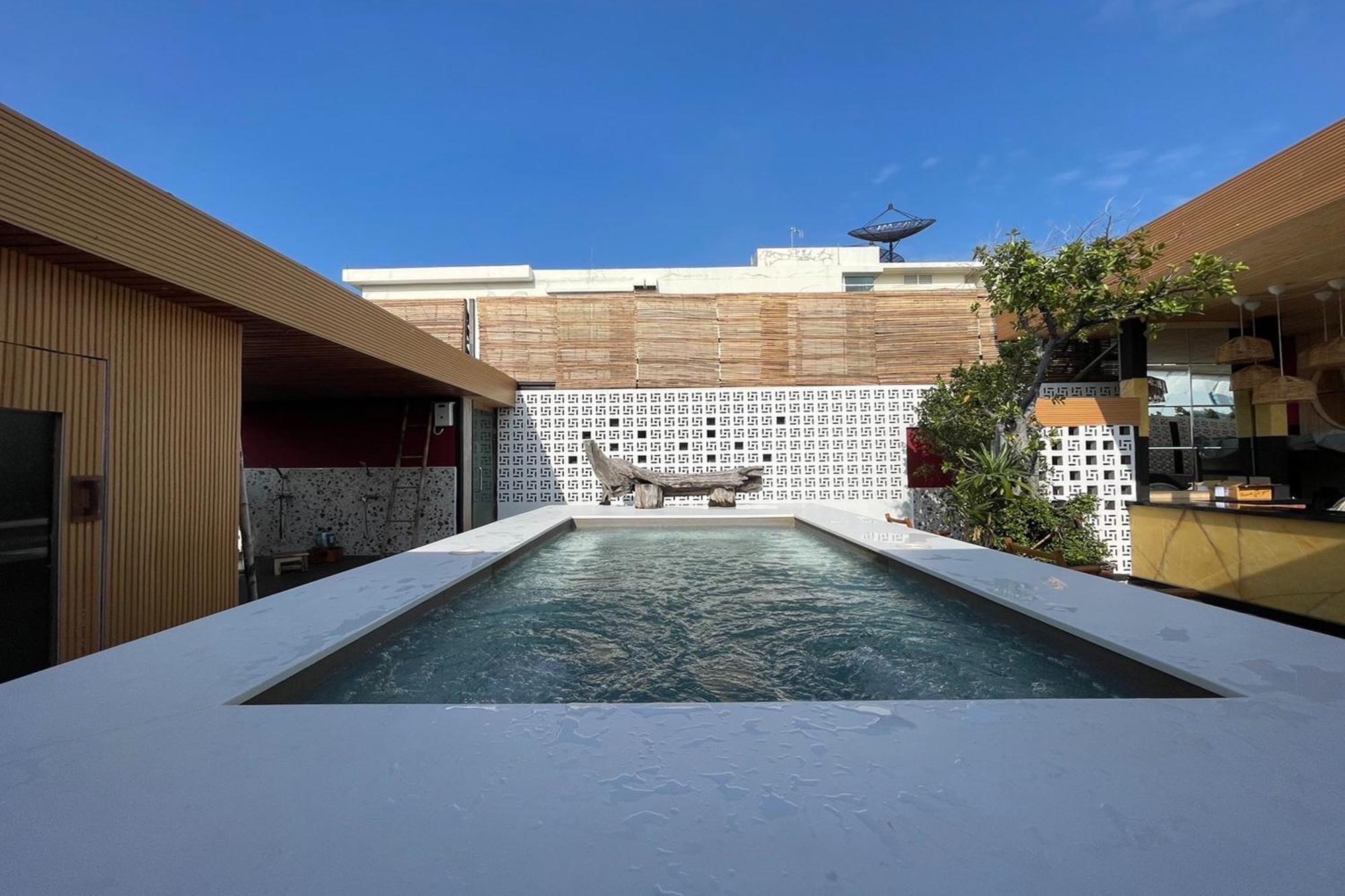 Blu Cabin Ari Stylish Gay Poshtel Bangkok Bagian luar foto