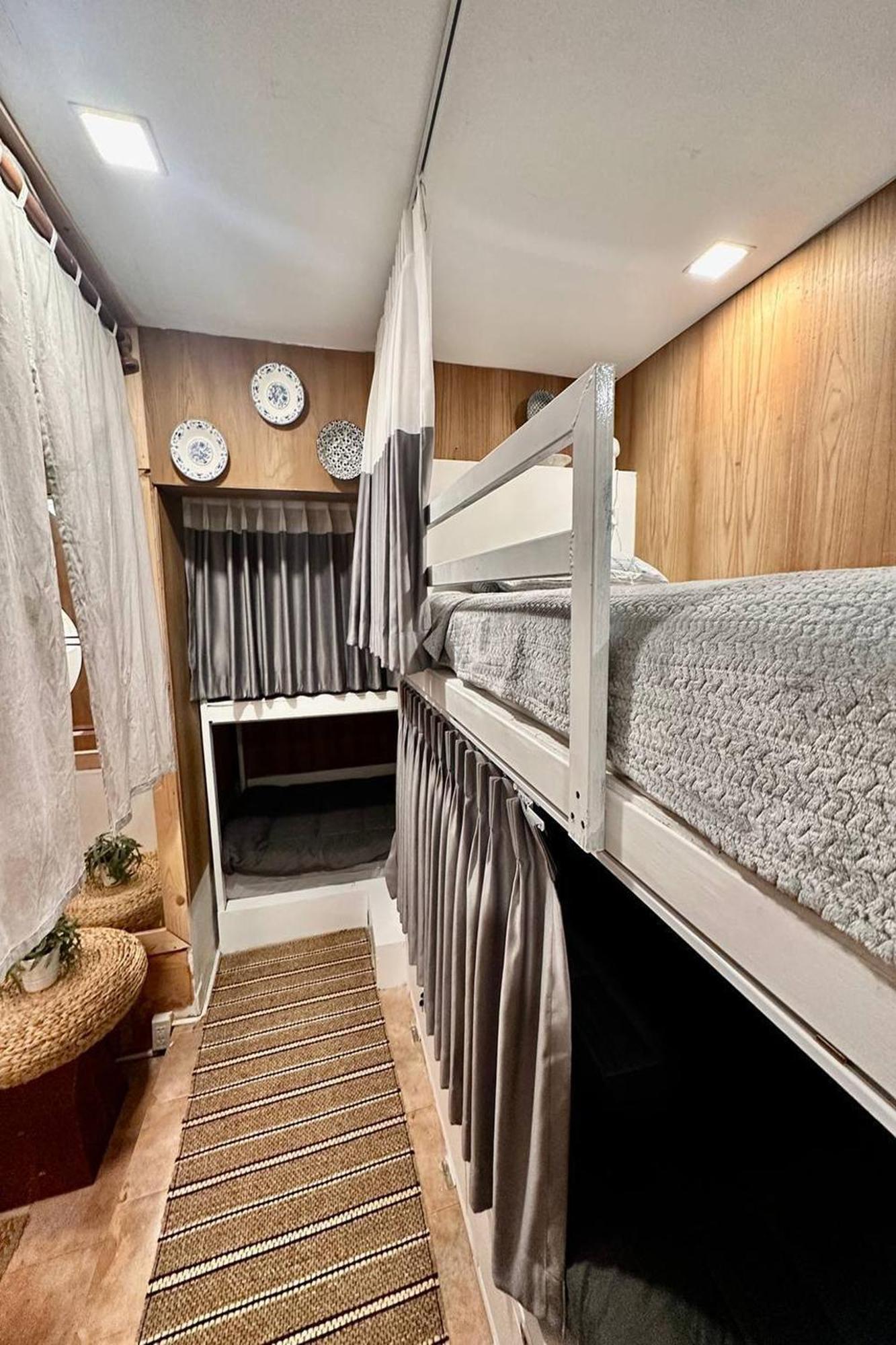 Blu Cabin Ari Stylish Gay Poshtel Bangkok Bagian luar foto
