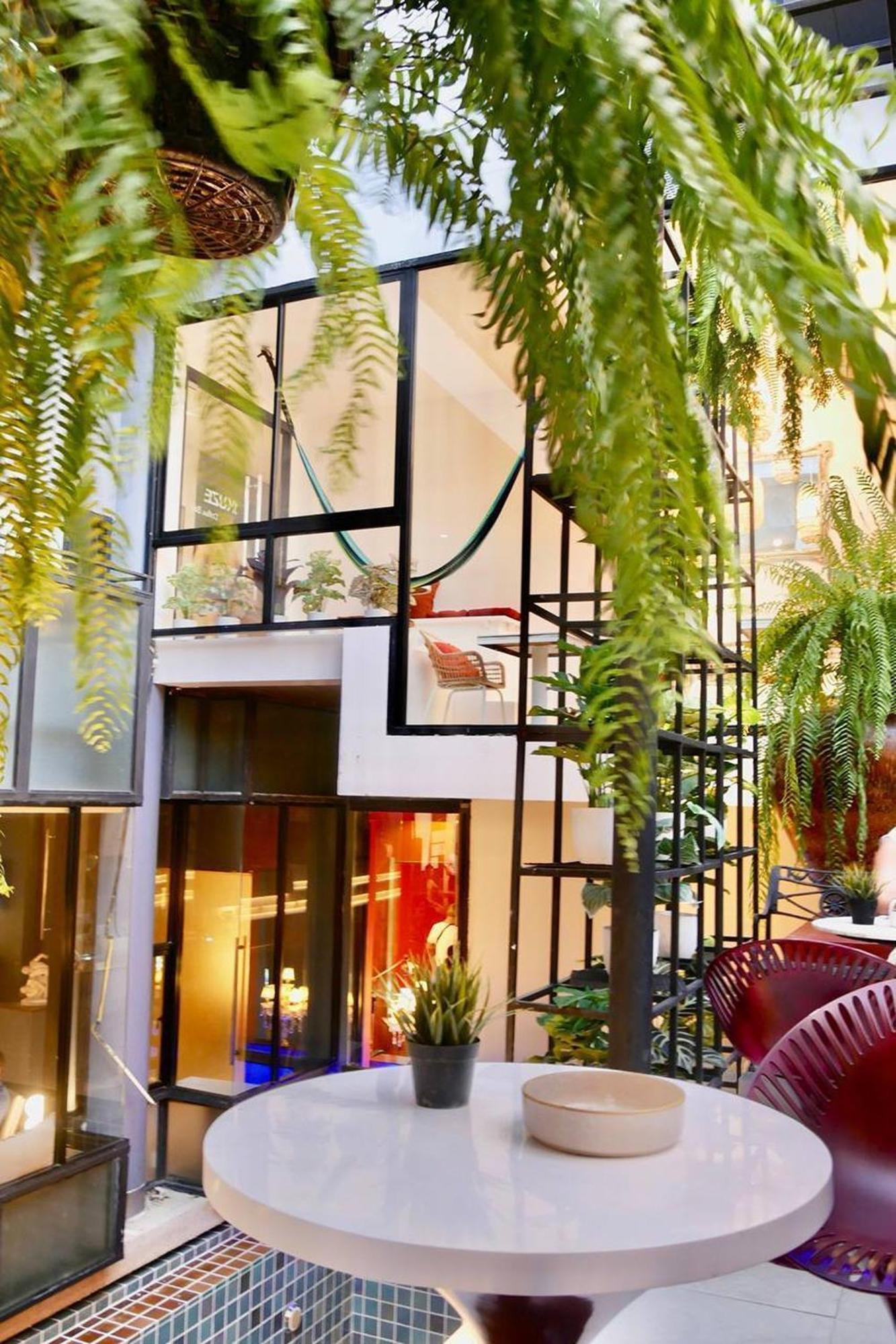 Blu Cabin Ari Stylish Gay Poshtel Bangkok Bagian luar foto