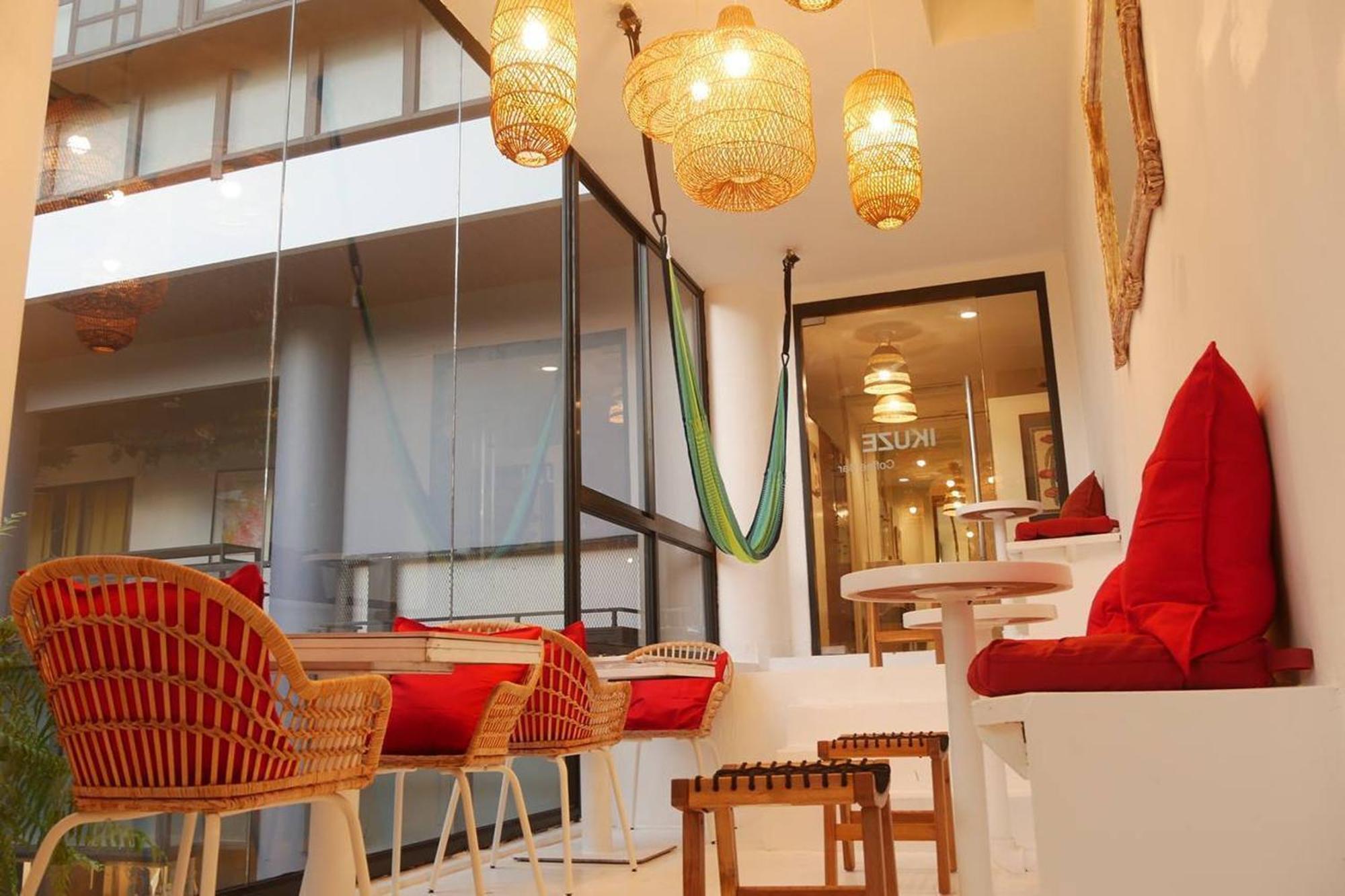 Blu Cabin Ari Stylish Gay Poshtel Bangkok Bagian luar foto