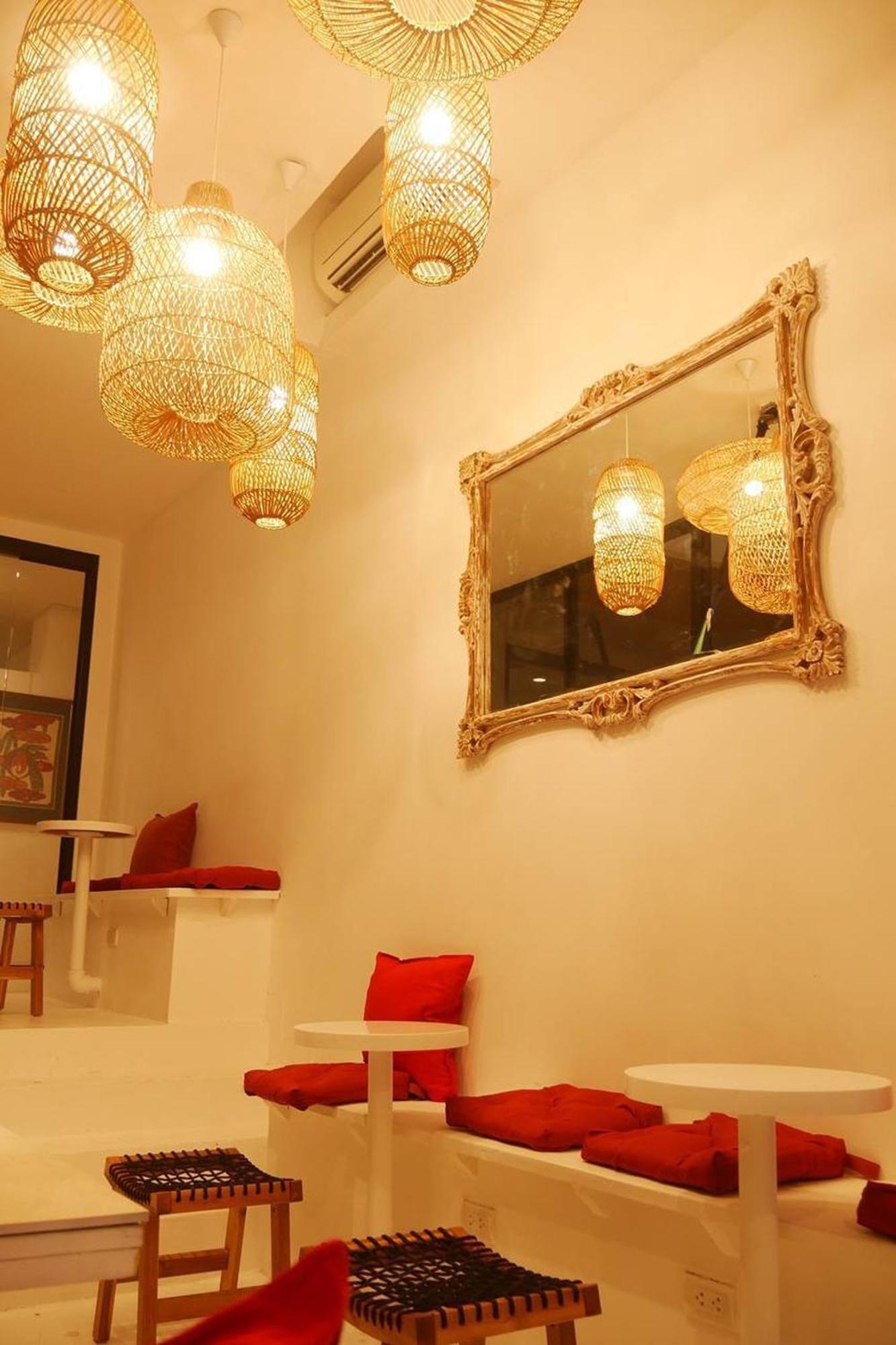 Blu Cabin Ari Stylish Gay Poshtel Bangkok Bagian luar foto