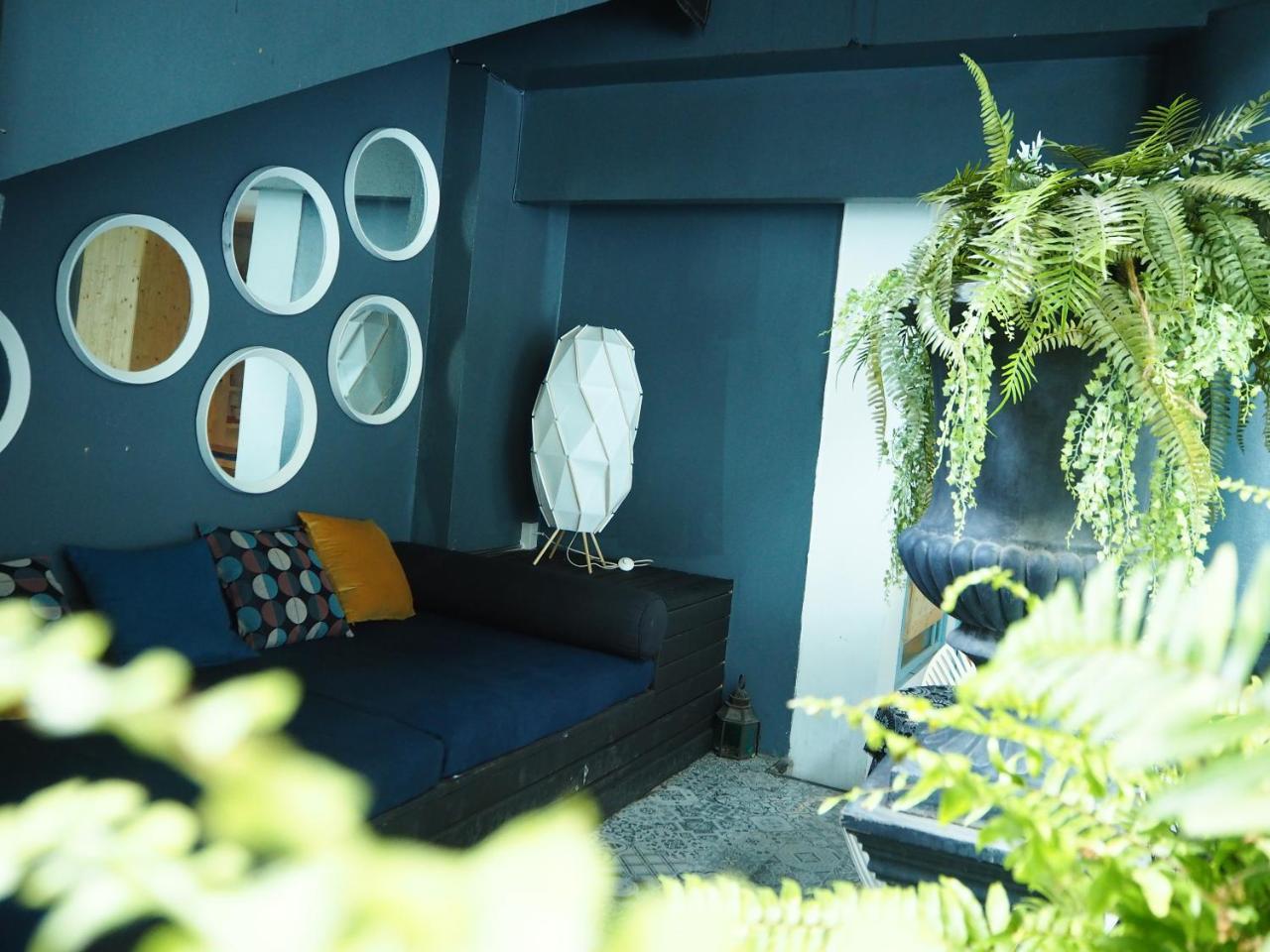 Blu Cabin Ari Stylish Gay Poshtel Bangkok Bagian luar foto