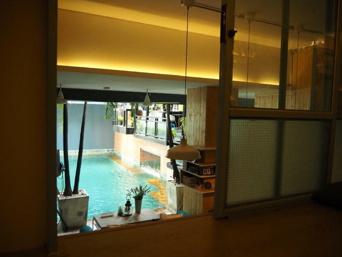 Blu Cabin Ari Stylish Gay Poshtel Bangkok Bagian luar foto